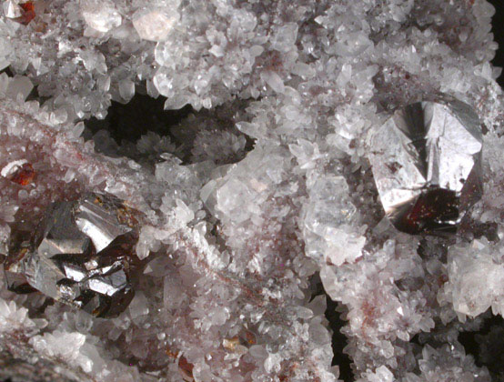 Sphalerite, Calcite and Quartz from Shuikoushan Mine, Hunan Province, China