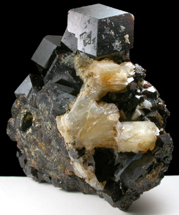 Andradite-Grossular Garnet with Stilbite from Trantimou, Kayes Region, Mali