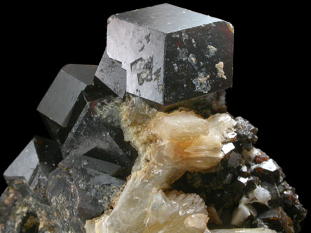 Andradite-Grossular Garnet with Stilbite from Trantimou, Kayes Region, Mali