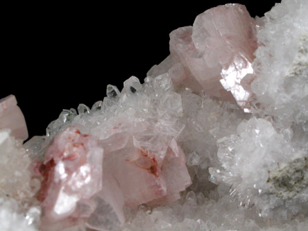 Heulandite-Ca, on Quartz with Prehnite from New Street Quarry, Paterson, Passaic County, New Jersey