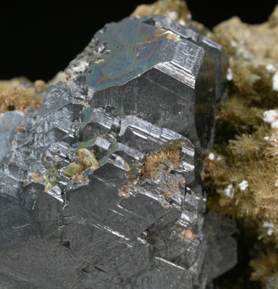 Sphalerite on Johannsenite from Iron Cap Mine, Graham County, Arizona