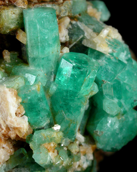 Beryl var. Emerald on Albite from Coscuez, Vasquez-Yacopi District, Colombia
