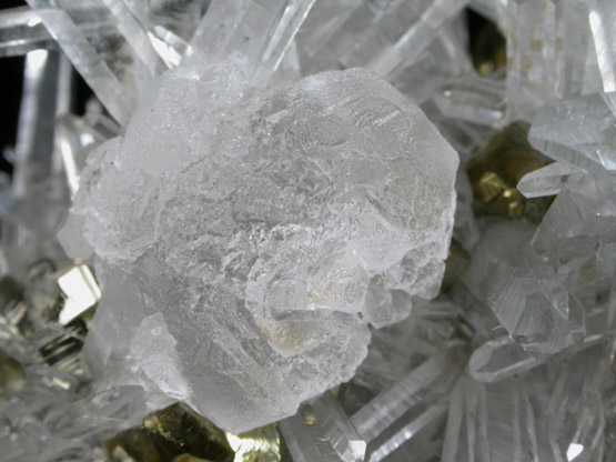 Fluorite and Chalcopyrite on Quartz from Huaron District, Cerro de Pasco Province, Pasco Department, Peru