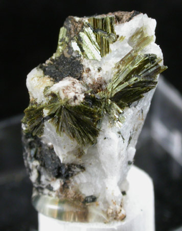 Tundrite-(Nd) from Kringlerne, Ilimaussaq Complex, Kangerdlurssuq Plateau, Greenland (Type Locality for Tundrite-(Nd))