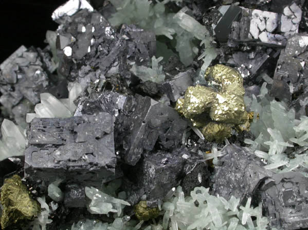 Chalcopyrite, Galena, Sphalerite and Quartz with Hedenbergite inclusions from Deveti Septemvri Mine, Madan District, Rhodope Mountains, Bulgaria