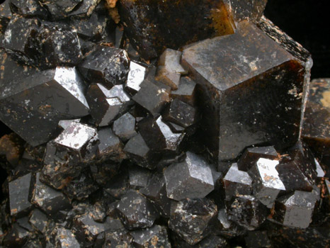 Andradite-Grossular Garnet with Stilbite from Trantimou, Kayes Region, Mali