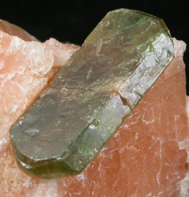 Fluorapatite in Calcite from Yates Mine, Otter Lake, Pontiac County, Québec, Canada