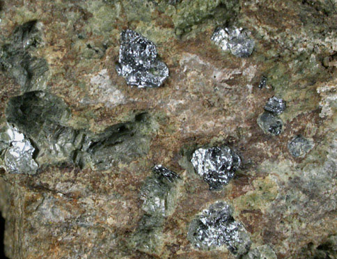 Powellite pseudomorphs after Molybdenite with Molybdenite on Vesuvianite from Goodall Farm Quarry, Sanford, York County, Maine