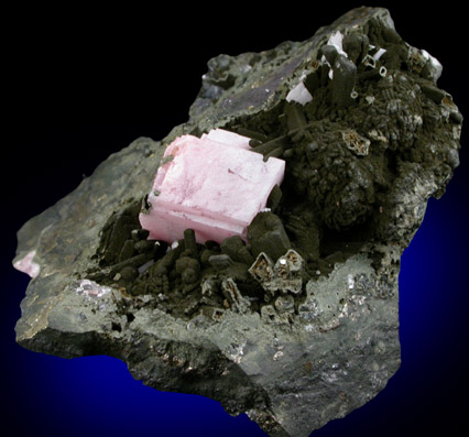 Rhodochrosite on Johannsenite pseudomorphs from Uchucchacua Mine, Oyon, Cajatambo, Peru