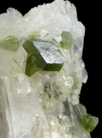 Uvite Tourmaline with Magnesite on Quartz from Brumado District, Serra das guas, Bahia, Brazil