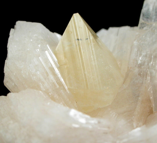 Powellite on Stilbite from Nashik District, Maharashtra, India