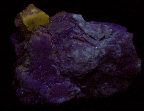 Fluorapatite on Albite and Quartz from Laghman Province, Afghanistan