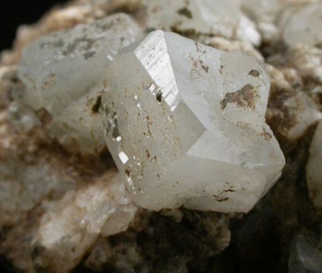 Hydroxylherderite on Albite with Muscovite from Mount Apatite, Auburn, Androscoggin County, Maine