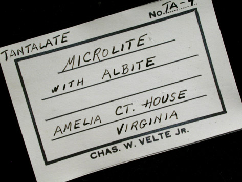 Microlite on Albite var. Cleavelandite from Amelia Courthouse, Amelia County, Virginia