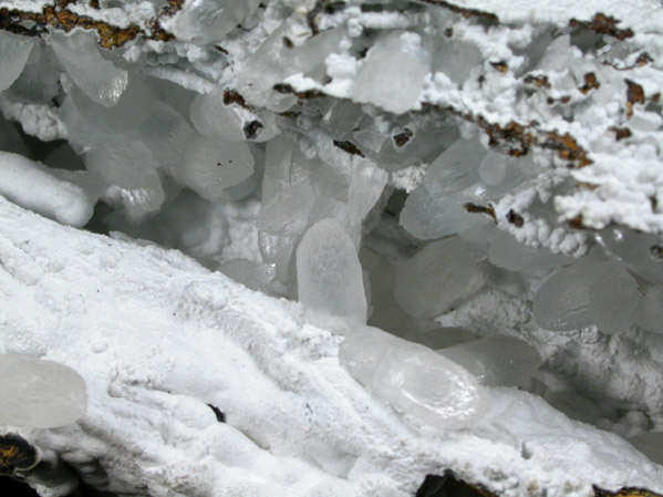 Smithsonite on smronadite from Broken Hill, New South Wales, Australia