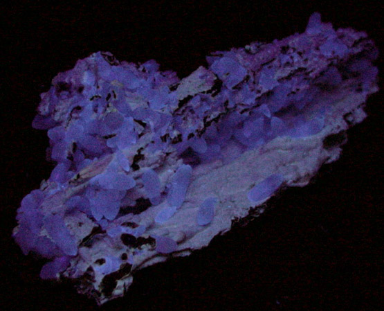 Smithsonite on smronadite from Broken Hill, New South Wales, Australia