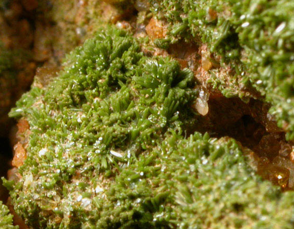 Pyromorphite on Quartz from Bristol, Hartford County, Connecticut