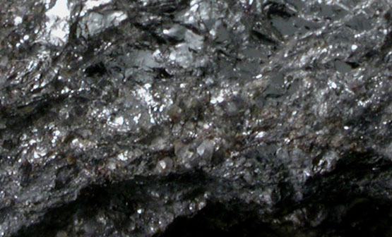 Sarkinite on Hausmannite from Lngban Mine, Filipstad, Vrmland, Sweden (Type Locality for Sarkinite)