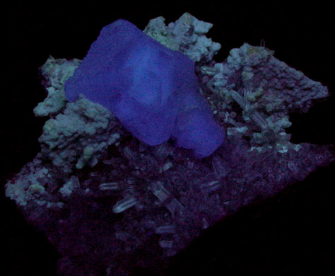 Fluorite on Quartz from Pasto Bueno District, Pallasca Province, Ancash Department, Peru