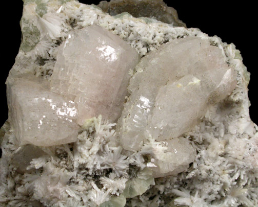 Heulandite-Ca, Laumontite, Prehnite from Prospect Park Quarry, Prospect Park, Passaic County, New Jersey