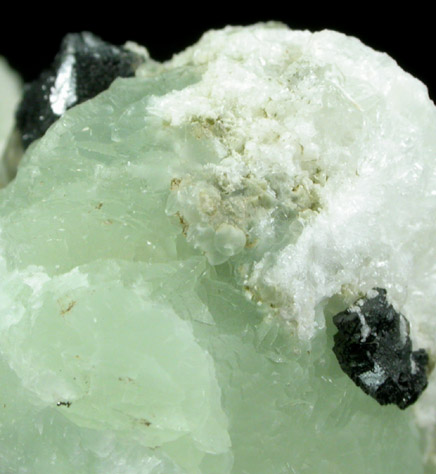 Sphalerite on Prehnite with Calcite from Millington Quarry, Bernards Township, Somerset County, New Jersey