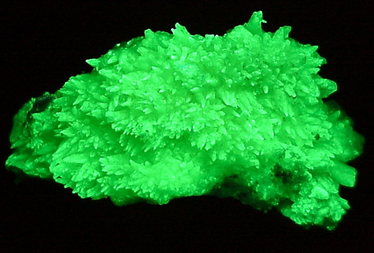 Novcekite on Aragonite from Zacatecas, Mexico