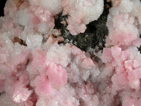 Rhodochrosite and Quartz on Sphalerite and Galena from Raura District, Cajatambo Province, Peru