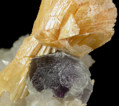 Stilbite-Ca, Fluorite, Quartz from railroad cut near Thomaston Dam, Litchfield County, Connecticut