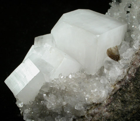 Apophyllite, Quartz, Hematite, Stilbite-Ca from New Street Quarry, Paterson, Passaic County, New Jersey