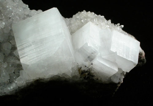 Apophyllite, Quartz, Hematite, Stilbite-Ca from New Street Quarry, Paterson, Passaic County, New Jersey