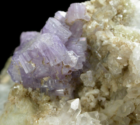 Fluorapatite on Quartz and Albite from Harvard Quarry, Noyes Mountain, Greenwood, Oxford County, Maine
