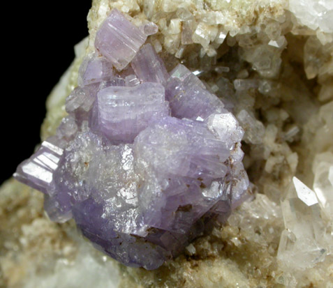 Fluorapatite on Quartz and Albite from Harvard Quarry, Noyes Mountain, Greenwood, Oxford County, Maine