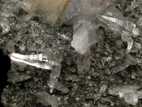 Quartz var. Tessin-habit with Magnesite, Chlorite from Becker Quarry, West Willington, Tolland County, Connecticut