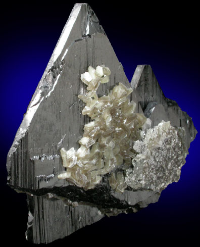 Ferberite with Muscovite from Yaogangxian Mine, Nanling Mountains, Hunan Province, China