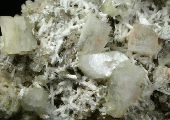Heulandite-Ca and Laumontite on Quartz from Upper New Street Quarry, Paterson, Passaic County, New Jersey