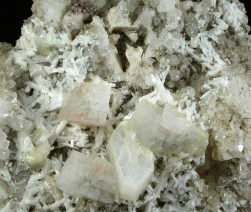 Heulandite-Ca and Laumontite on Quartz from Upper New Street Quarry, Paterson, Passaic County, New Jersey
