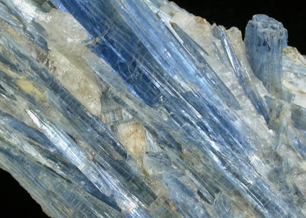 Kyanite in Quartz from Barra do Salinas, Coronel Murta, Minas Gerais, Brazil