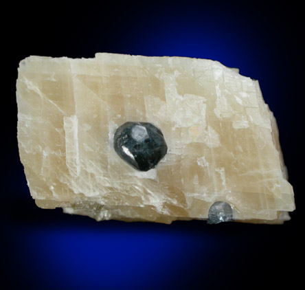 Spinel in Calcite from Ward Inlet, Baffin Island, Nunavut, Canada