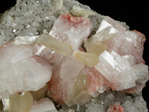 Heulandite-Ca, Stilbite-Ca, Quartz, Calcite from Prospect Park Quarry, Prospect Park, Passaic County, New Jersey