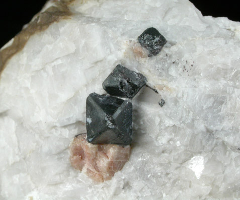Franklinite and Willemite in Calcite from Sterling Mine, Ogdensburg, Sterling Hill, Sussex County, New Jersey (Type Locality for Franklinite)