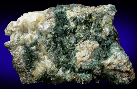 Gormanite and Calcite from Big Fish River, 67 km northwest of Aklavik, Yukon, Canada (Type Locality for Gormanite)