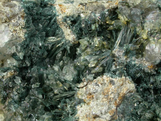 Gormanite and Calcite from Big Fish River, 67 km northwest of Aklavik, Yukon, Canada (Type Locality for Gormanite)