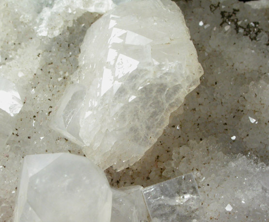 Heulandite-Ca and Apophyllite on Quartz from Upper New Street Quarry, Paterson, Passaic County, New Jersey