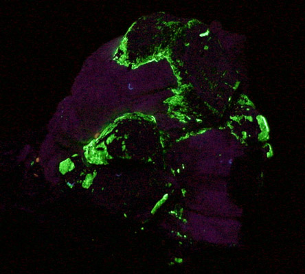 Magnetite in Calcite from Lime Crest Quarry (Limecrest), Sussex Mills, 4.5 km northwest of Sparta, Sussex County, New Jersey