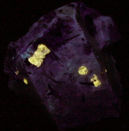 Beryl, Elbaite Tourmaline, Columbite-(Fe) from Gillette Quarry, Haddam, Middlesex County, Connecticut