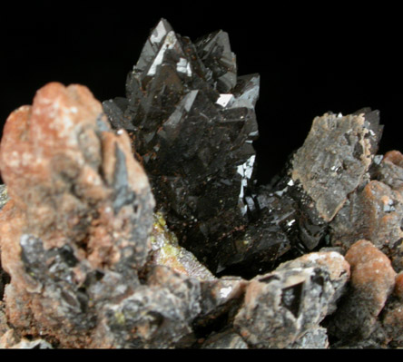 Descloizite with Smithsonite from Berg Aukas Mine, 16 km ENE of Grootfontein, Otavi Mountain Land, Namibia