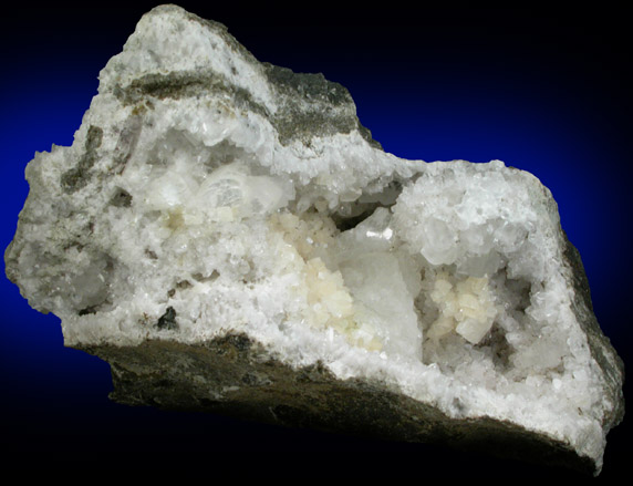Chabazite, Heulandite, Quartz, Calcite from Upper New Street Quarry, Paterson, Passaic County, New Jersey