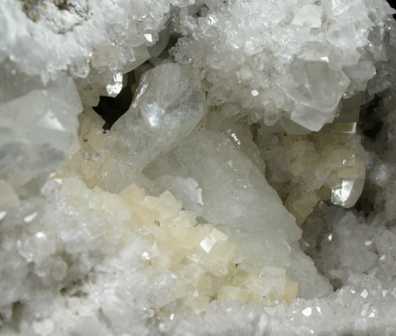 Chabazite, Heulandite, Quartz, Calcite from Upper New Street Quarry, Paterson, Passaic County, New Jersey