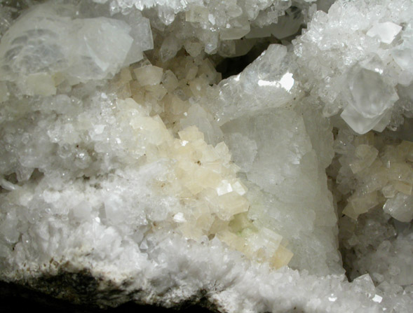 Chabazite, Heulandite, Quartz, Calcite from Upper New Street Quarry, Paterson, Passaic County, New Jersey