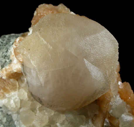 Calcite (twinned crystals) on Stilbite-Ca from Moore's Station Quarry, 44 km northeast of Philadelphia, Mercer County, New Jersey
